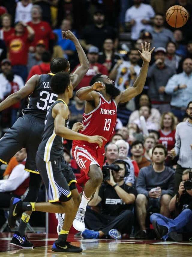 冰球迎来宿敌之战，恩怨再续