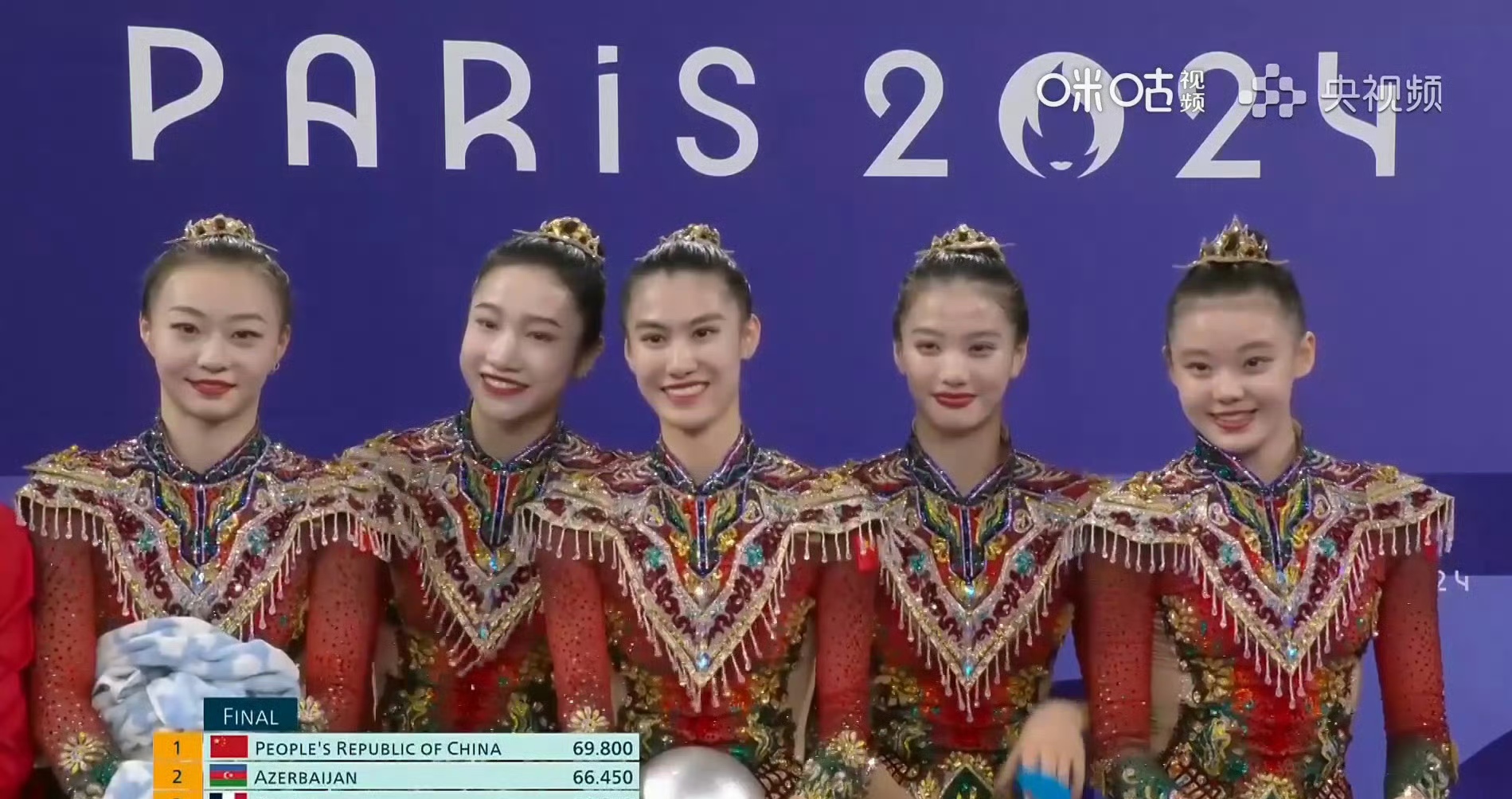 场面火爆！体操观众席沸腾不已