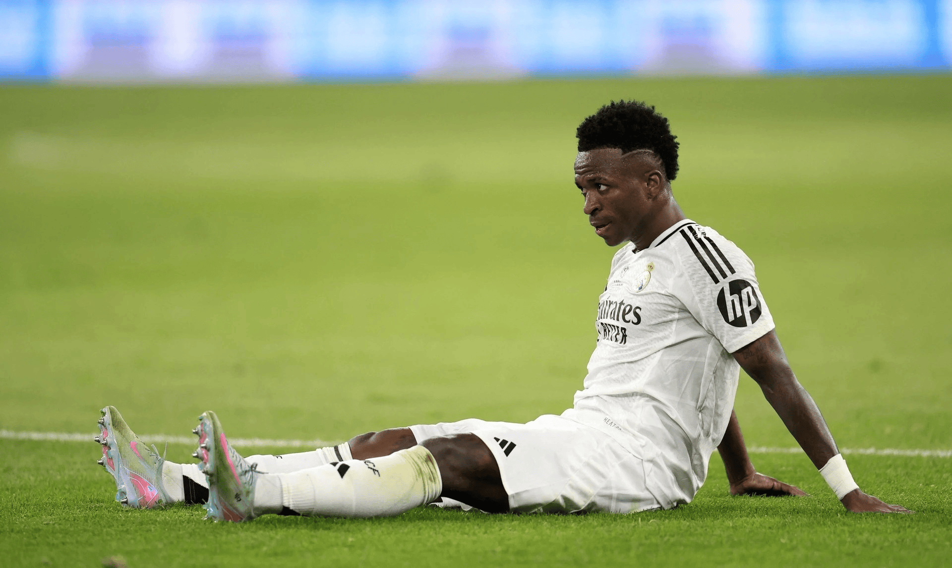 里昂绝杀巴萨，莫德里奇惊艳四座