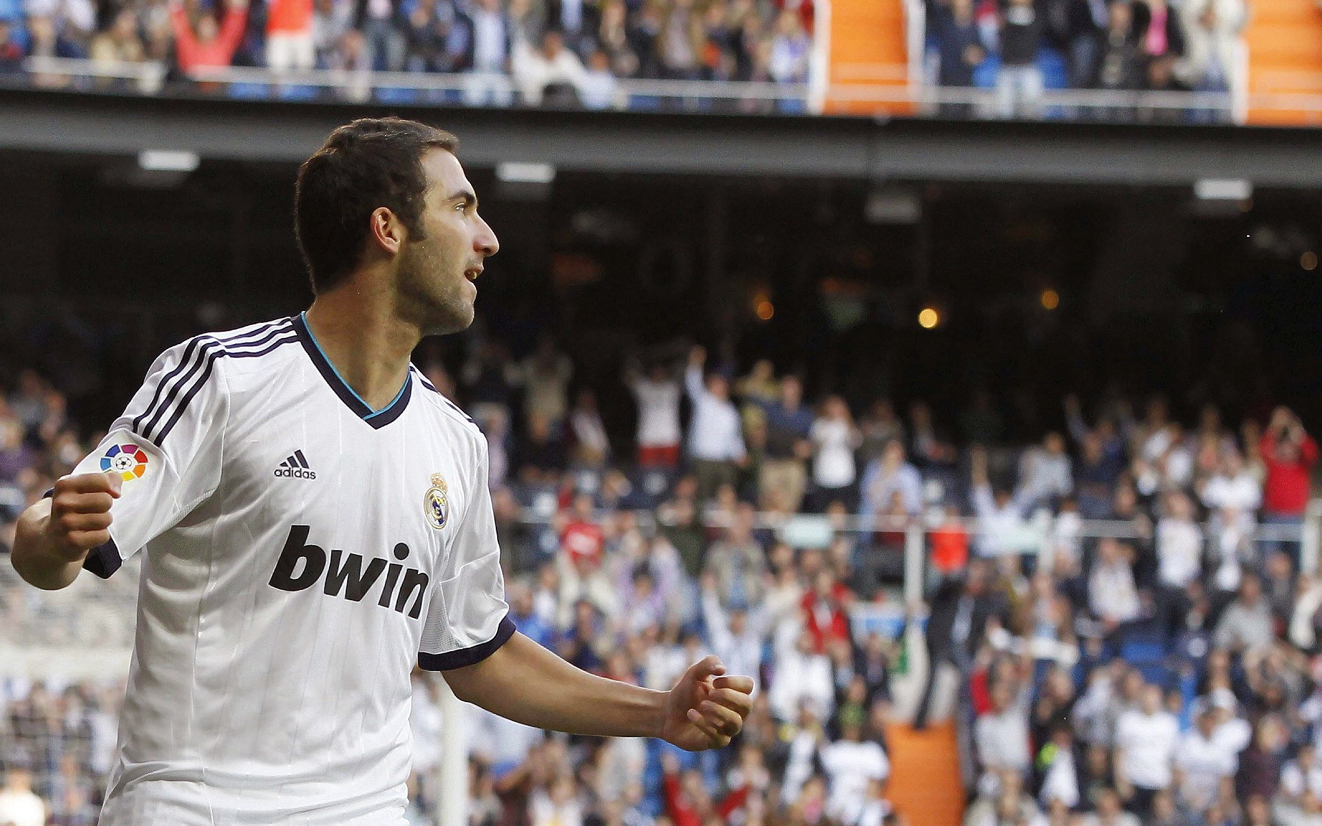 铁血红白席卷枫叶之国，金童舞步主宰世纪对决